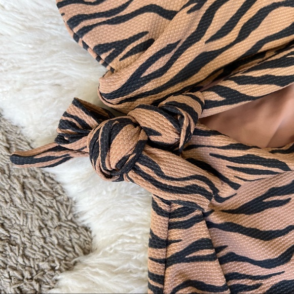 Like-New Aerie Wrap One-Piece Cutout Swimsuit | Animal Print | Sz M LONG - Picture 6 of 14